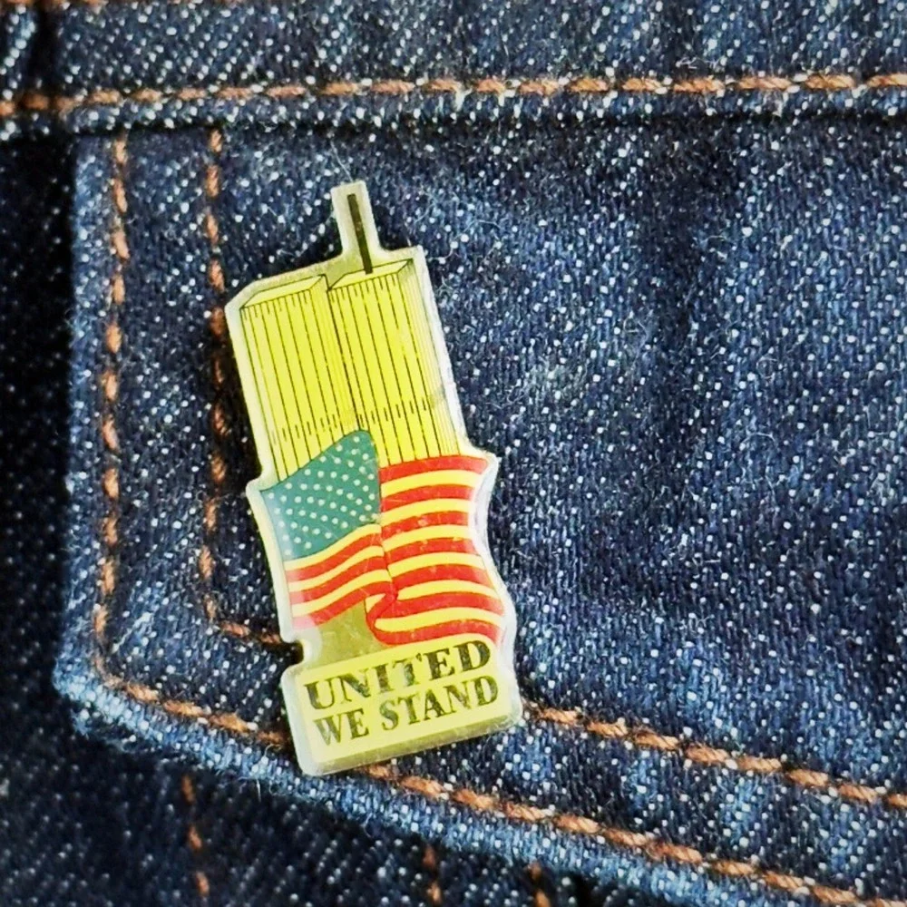 United We Stand Pin Twin Towers American Flag Patriotic Lapel Brooch - Picture 1 of 4